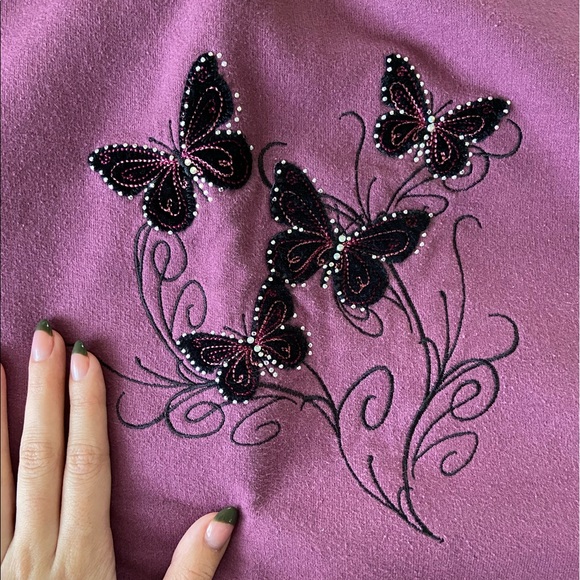 Thrifted embroidered butterfly Crewneck - Picture 2 of 4